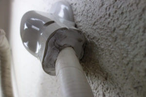 エアコンホースのゴキブリ侵入対策