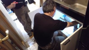 ゴキブリ駆除の作業